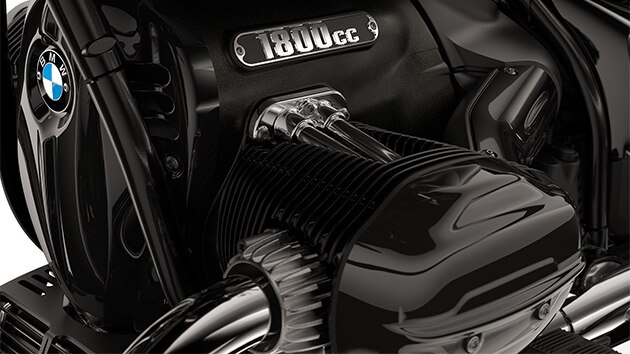 Impressive R 18 B boxer engine.