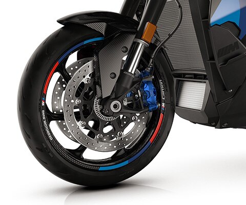 The optional M Carbon wheels of the M 1000 XR from BMW Motorrad