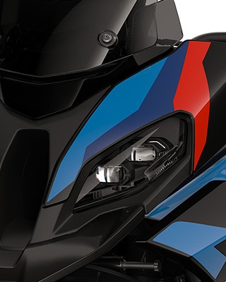 The sporty front of the M 1000 XR from BMW Motorrad
